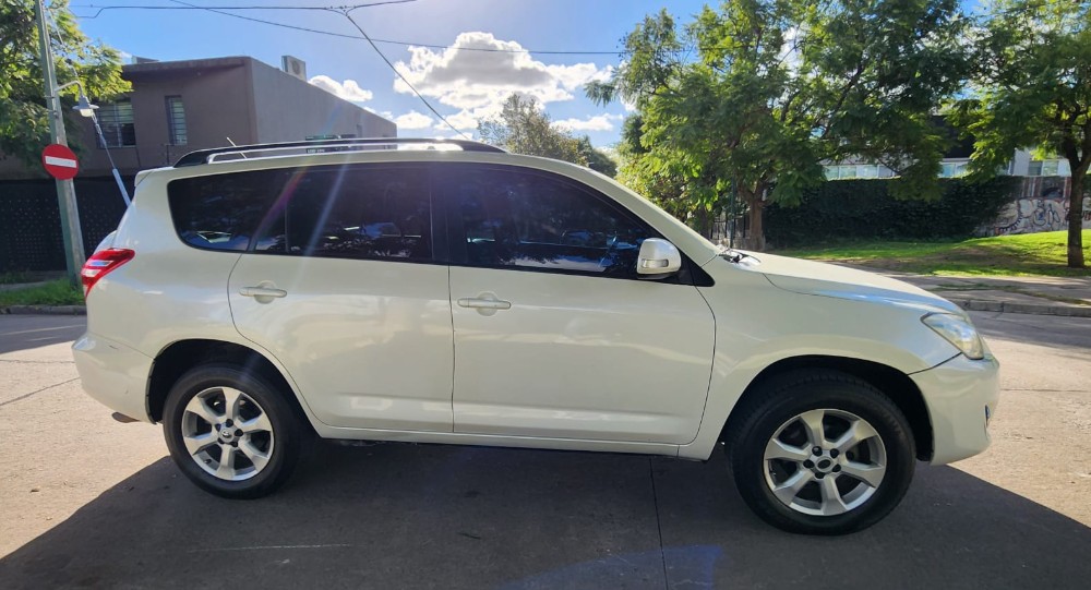 Toyota RAV4 4x4 — foto 9